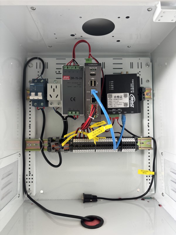光伏子阵通讯控制箱
